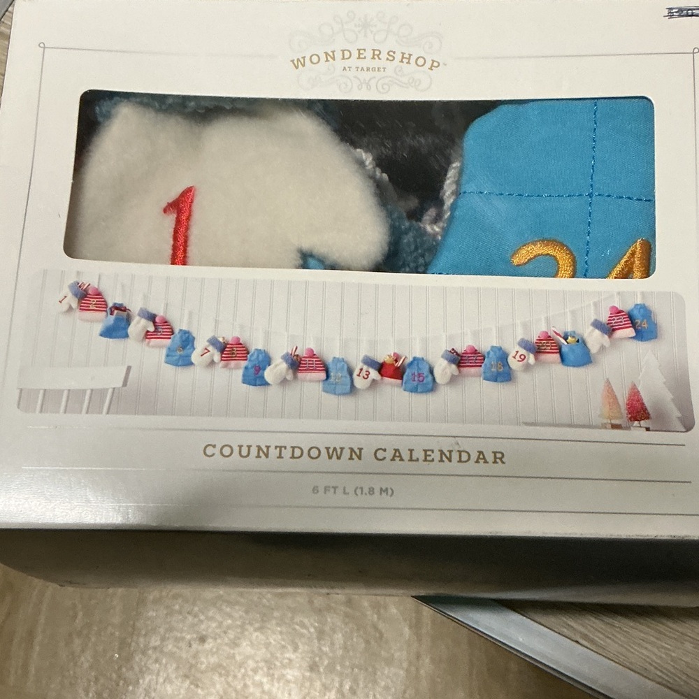 Wondershop Festive Countdown Garland with Blue and Red